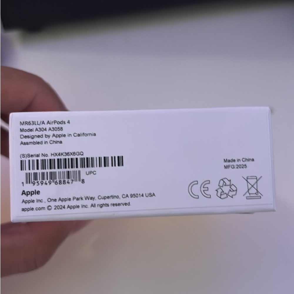 Apple White AirPods Wireless Headset - Picture 3 of 3